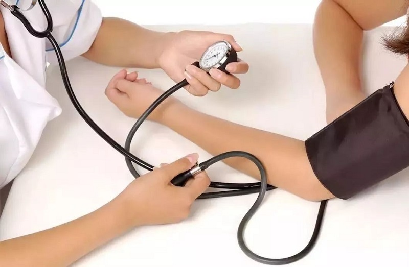 生活中引起血压升高的食物，如何调节血压升高？